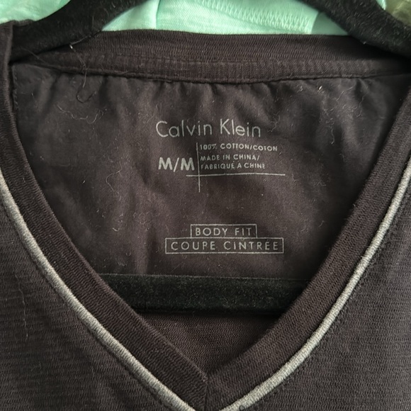 NWT Calvin Klein vneck shirt - Picture 5 of 6